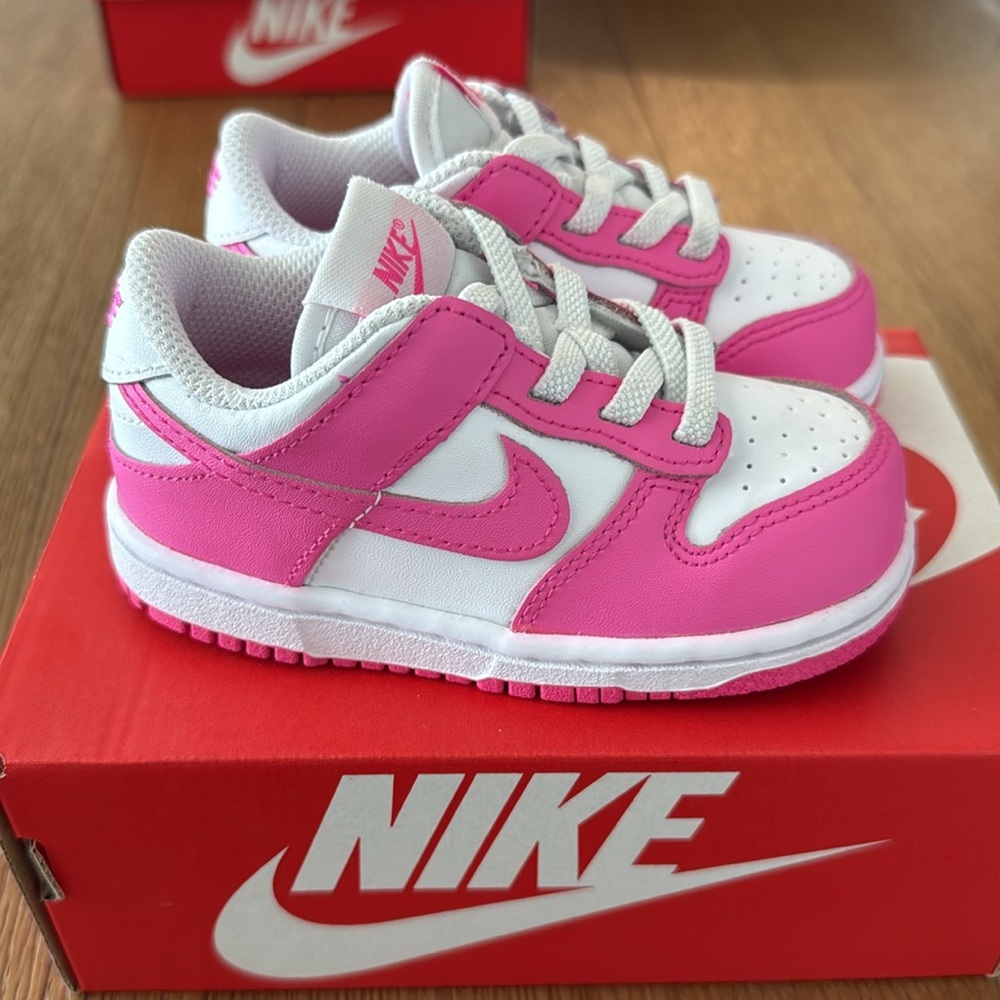 Nike Kids Sneakers in Pink and White
